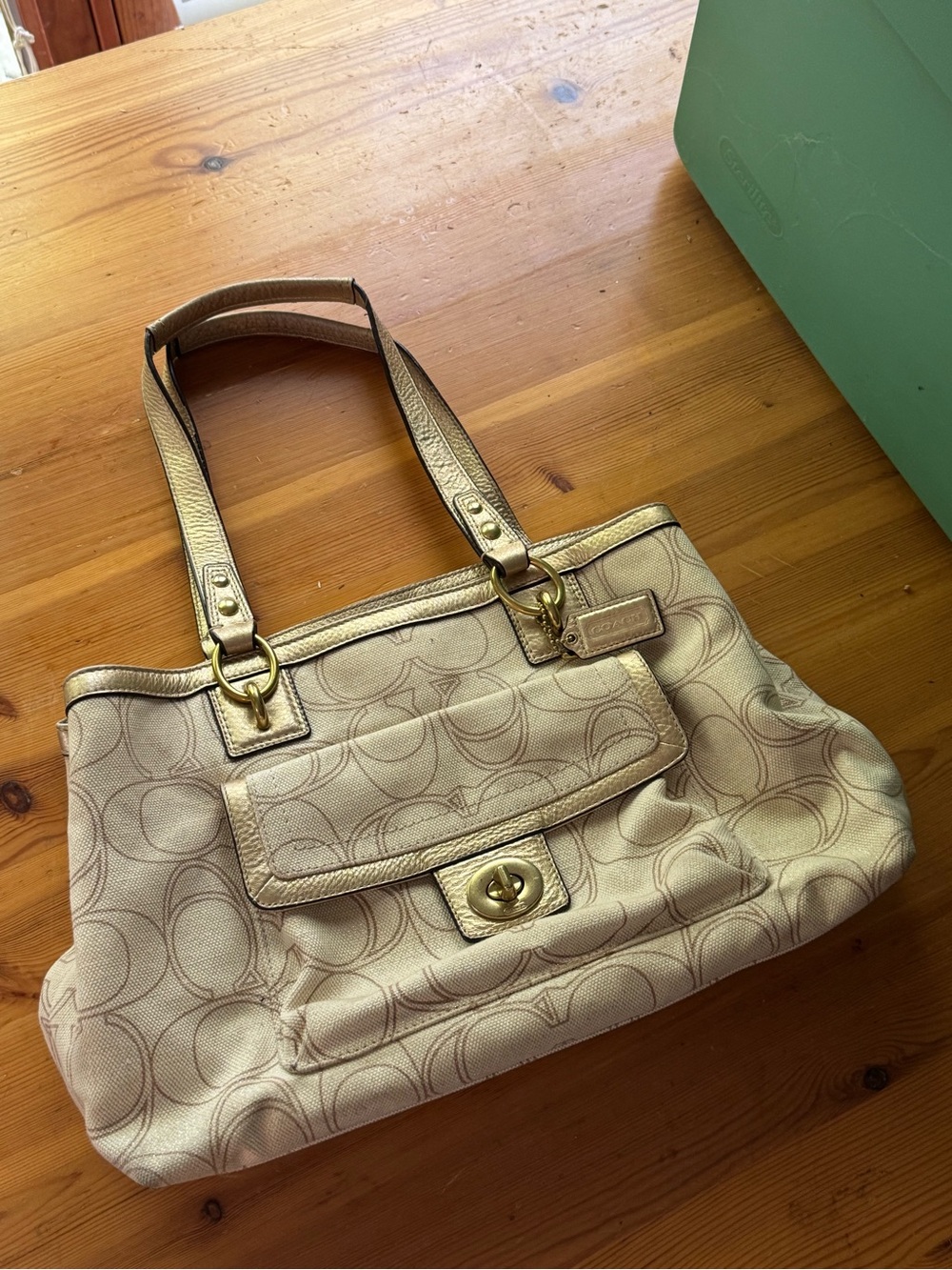 Coach Ivory Gold Penelope Shopper
Signature Leather Shoulder Bag Purse F19231